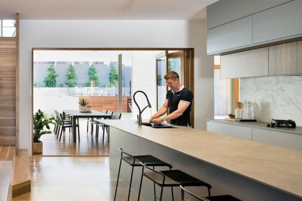 rev_home5_1.jpg